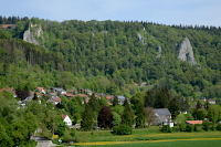 Hausen im Tal mit Ruine Hausen, Wartturm und Stuhlfels