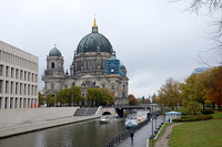 Berliner Dom von der Rathausbrücke aus gesehen