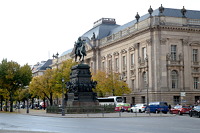 Reiterstandbild von Friedrich II. vor der Staatsbibliothek